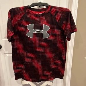 Under armour heat gear loose fit, size YXL